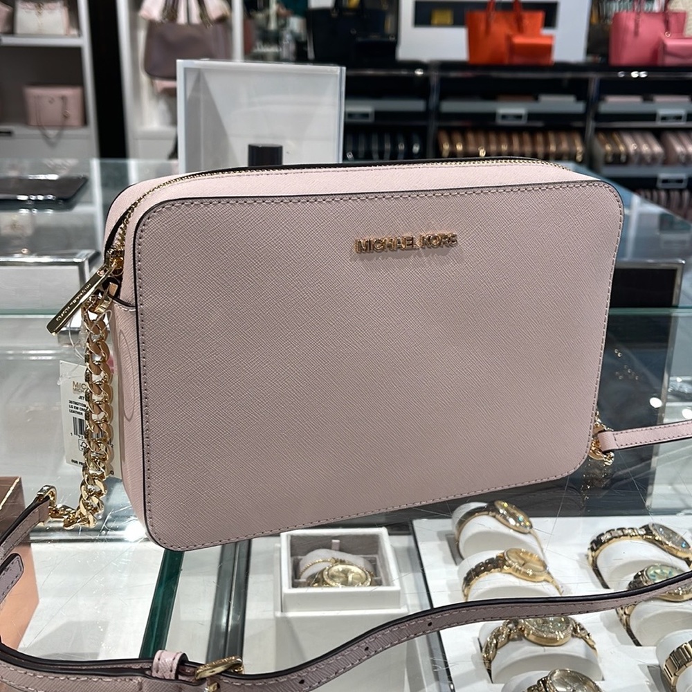 Michael Kors Jet Set Item Large East West Zip Crossbody Leather Powder Blush
NWT - Picture 3 of 16